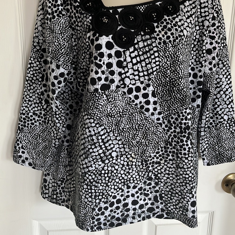 Ruby Rd.Top decorative around neck - Picture 3 of 9